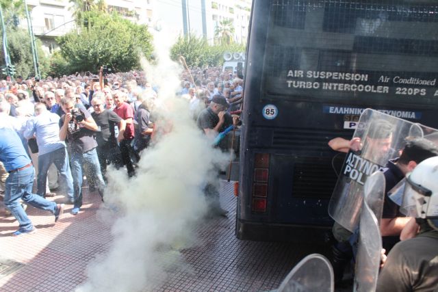 PM Tsipras troubled over use of tear gas against pensioners