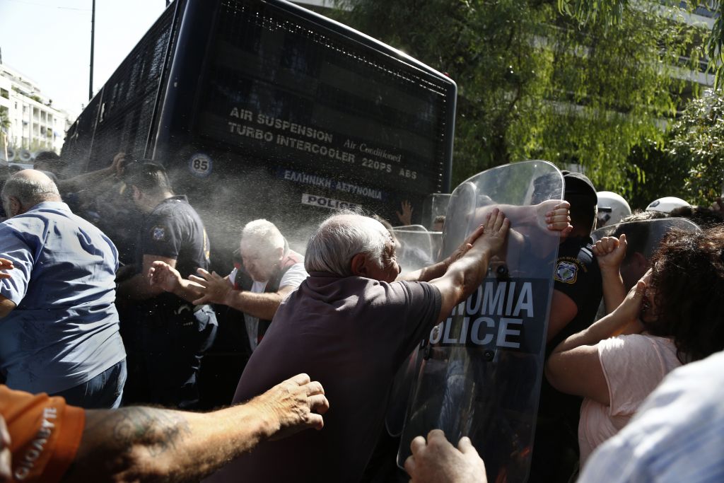 Τόσκας: Απαγορεύει χρήση χημικών εναντίον εργαζομένων-συνταξιούχων