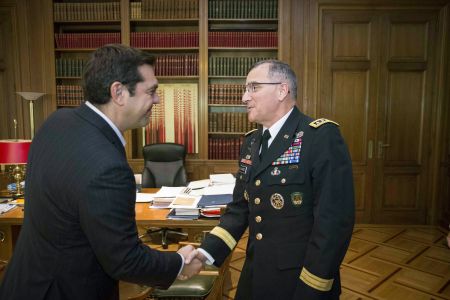 Ανησυχία για τις τουρκικές προκλήσεις μετέφερε ο πρωθυπουργός σε αξιωματικό του ΝΑΤΟ