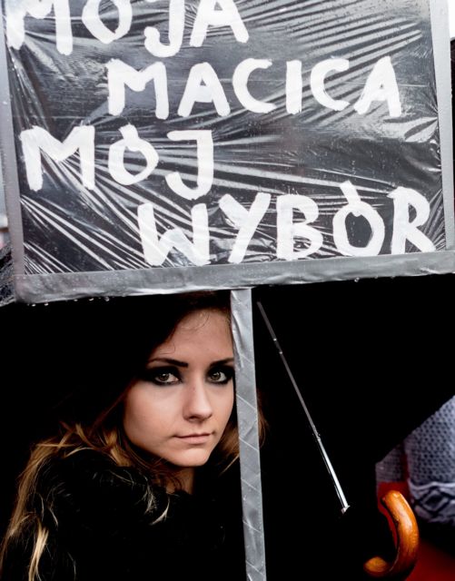 Πολωνία: Κάνει πίσω για την πλήρη απαγόρευση των αμβλώσεων | tovima.gr