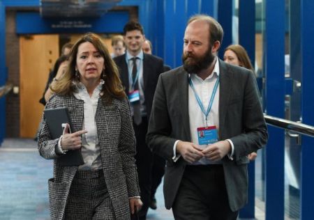 Παραιτήθηκαν δύο από τους στενότερους συνεργάτες της Μέι