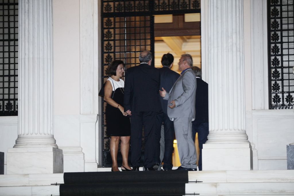 Το Μαξίμου άνοιξε τις πόρτες στους βουλευτές του ΣΥΡΙΖΑ