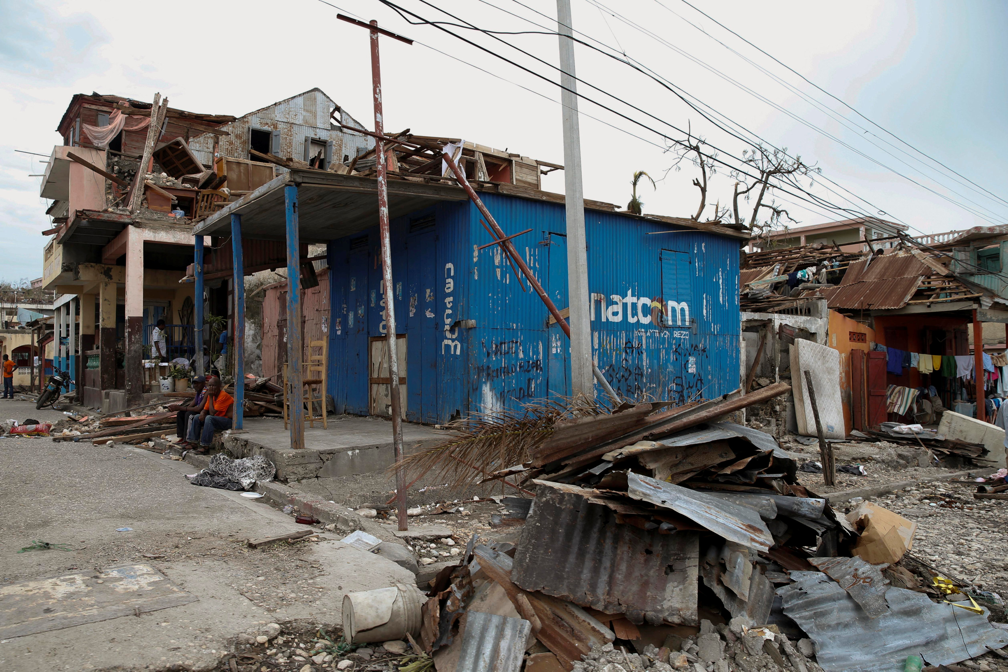 Στους 339 οι νεκροί στην Αϊτή του κυκλώνα Μάθιου, που αγγίζει πλέον τη Φλόριντα