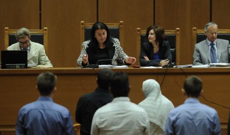 Δίκη Χρυσής Αυγής: Λιποθύμησε η μάρτυρας-αστυνομικός ενώ κατέθετε