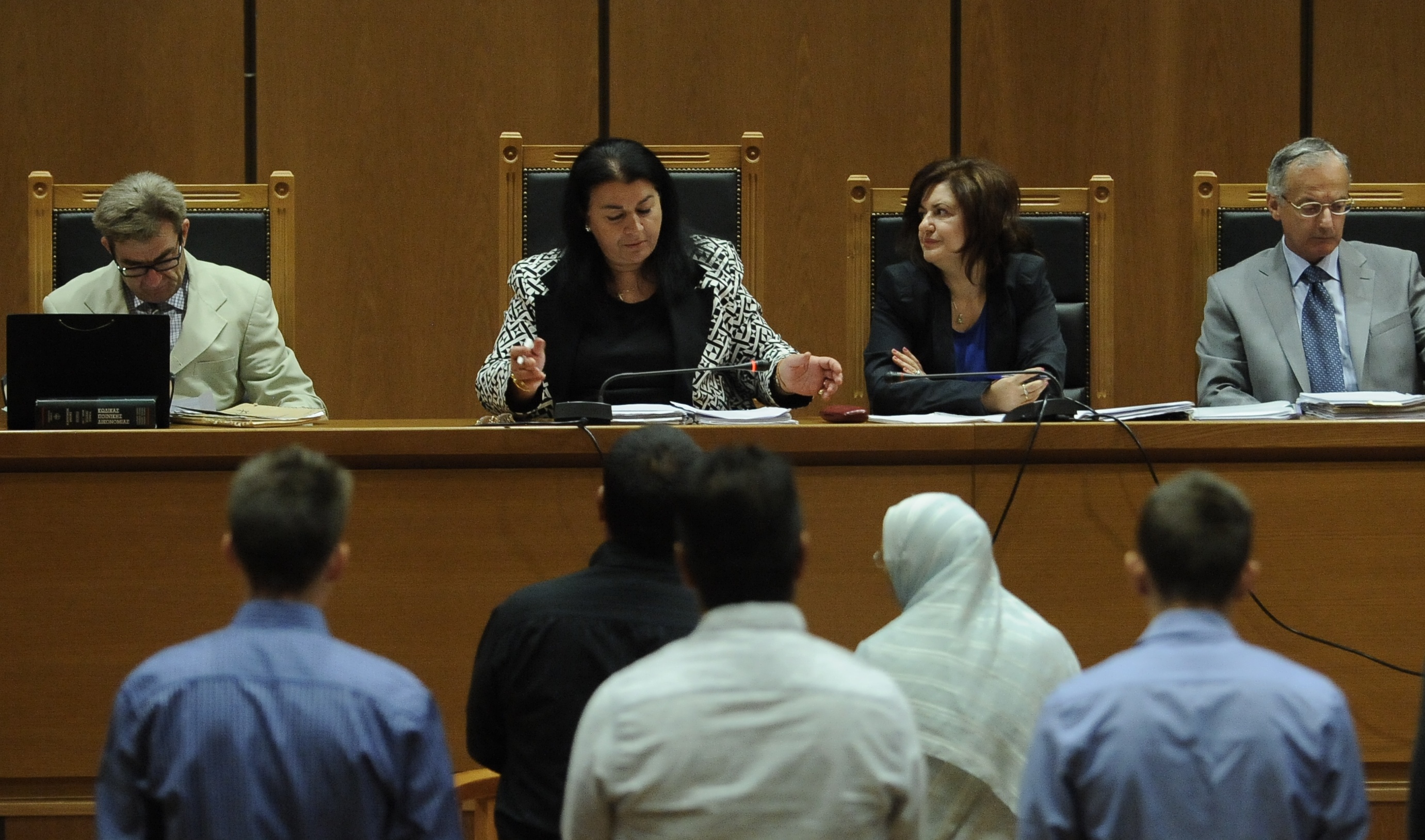 Δίκη Χρυσής Αυγής: Λιποθύμησε η μάρτυρας-αστυνομικός ενώ κατέθετε