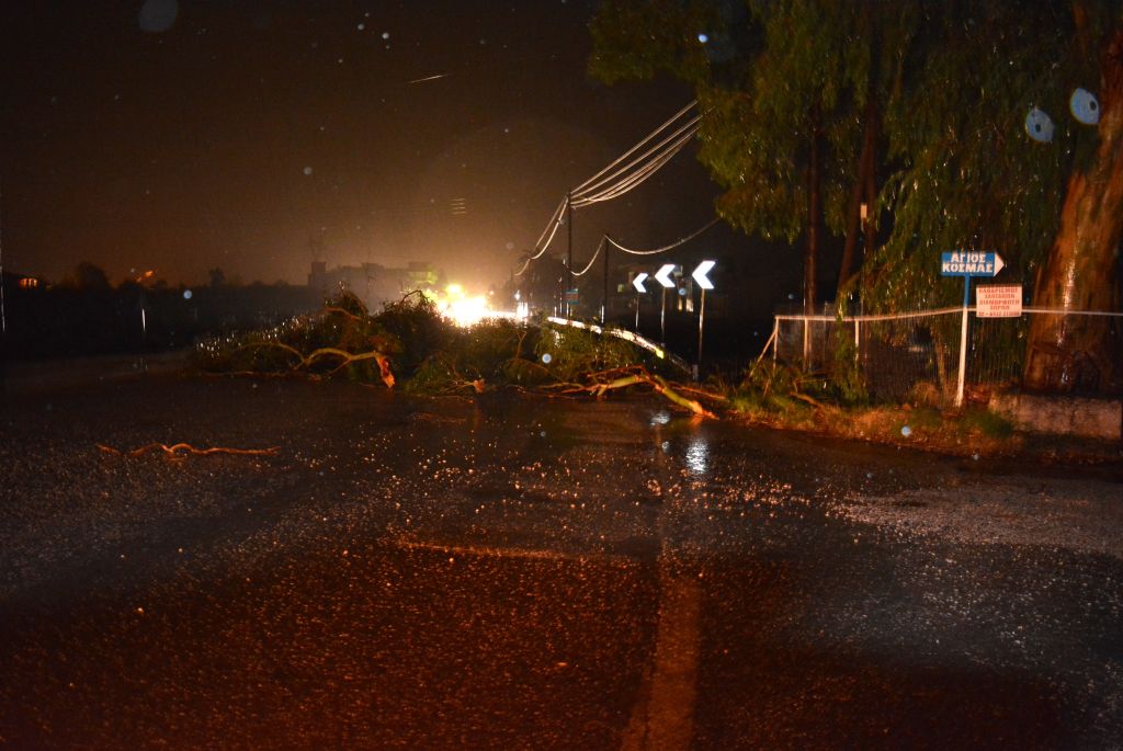 Προβλήματα από την κακοκαιρία σε περιοχές της χώρας