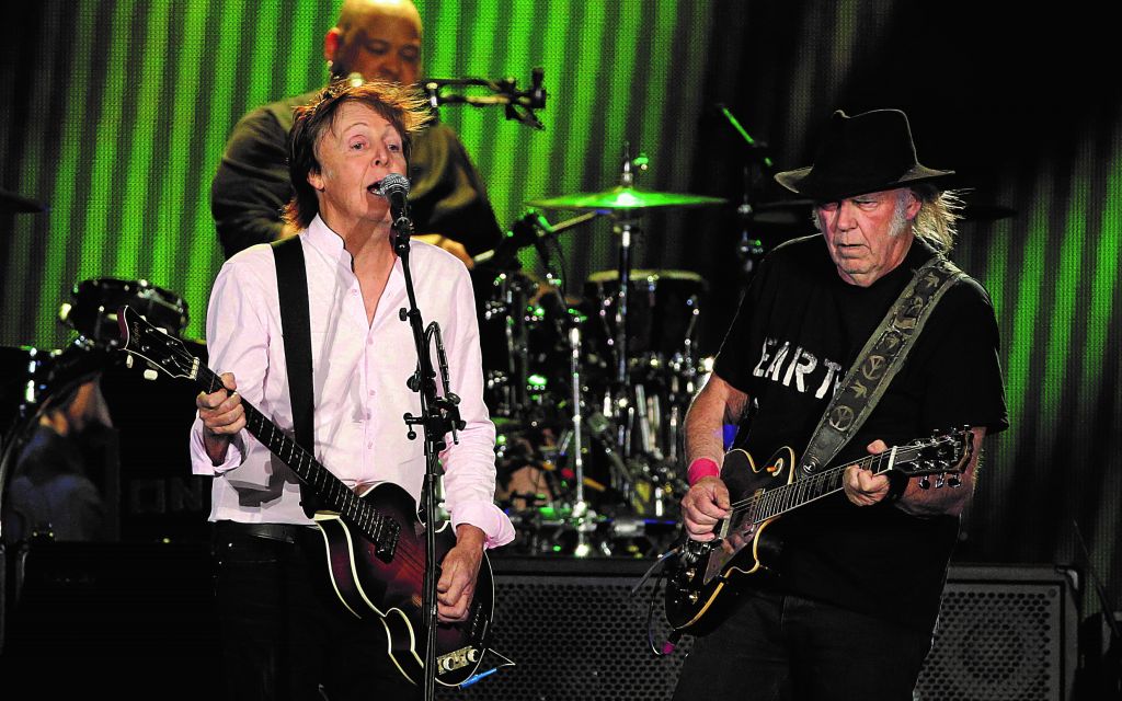 Γίγαντες ή δεινόσαυροι;