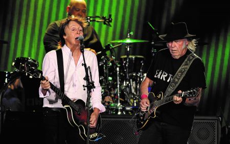 Γίγαντες ή δεινόσαυροι;