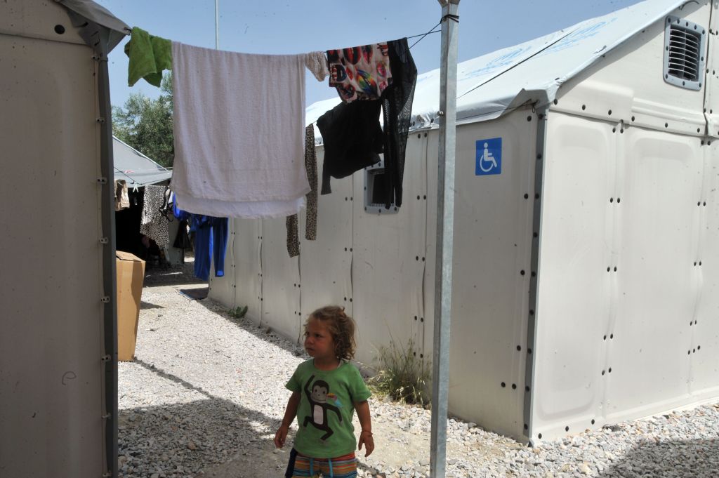 Διεθνής Αμνηστία: Μεταφέρετε τους πρόσφυγες από τα νησιά