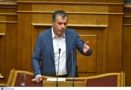 Theodorakis: “We need a political solution for the TV licenses”