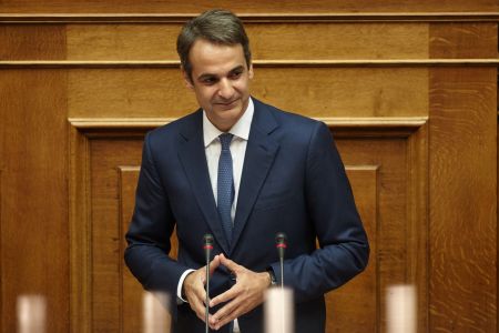 Eπιθετική ρητορική Μητσοτάκη έναντι της κυβέρνησης παρά τις… μουρμούρες