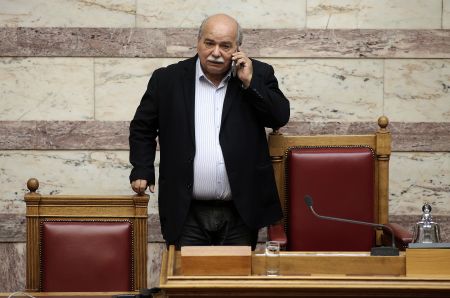 Δεν αποσύρεται η υποψηφιότητα Πολύδωρα