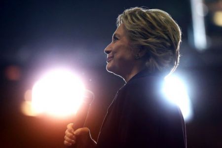 Τα Wikileaks μπαίνουν στον αγώνα για το Λευκό Οίκο με mail συνεργατών της Κλίντον