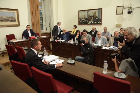 Παρασκηνιακός «μύλος» με το πόρισμα της εξεταστικής επιτροπής για ΜΜΕ και κόμματα