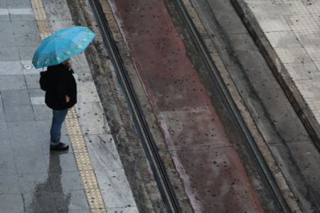 Χαλάει ο καιρός: Πτώση θερμοκρασίας και βροχές από Δευτέρα