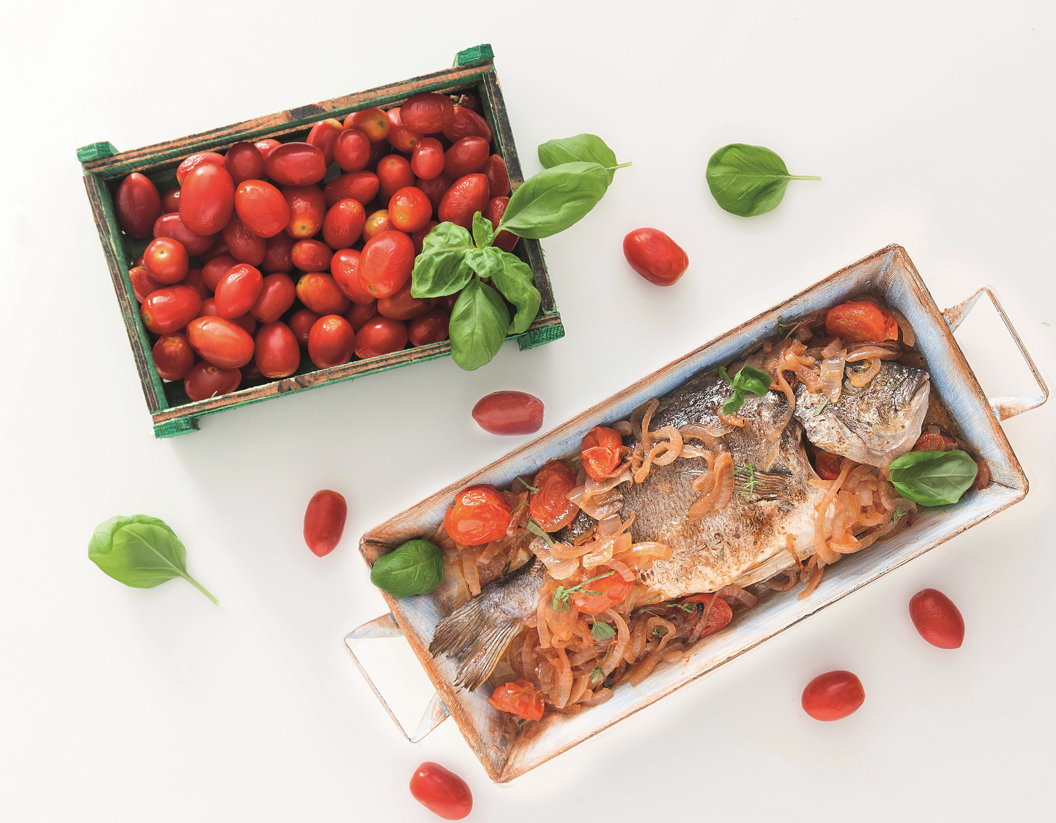 Η ΠΡΟΤΑΣΗ ΤΗΣ ΗΜΕΡΑΣ Τσιπούρες με ντοματίνια και βασιλικό