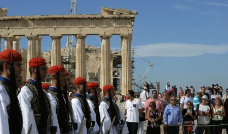 Η Αθήνα γιόρτασε την 72η επέτειο απελευθέρωσης από τα ναζιστικά στρατεύματα