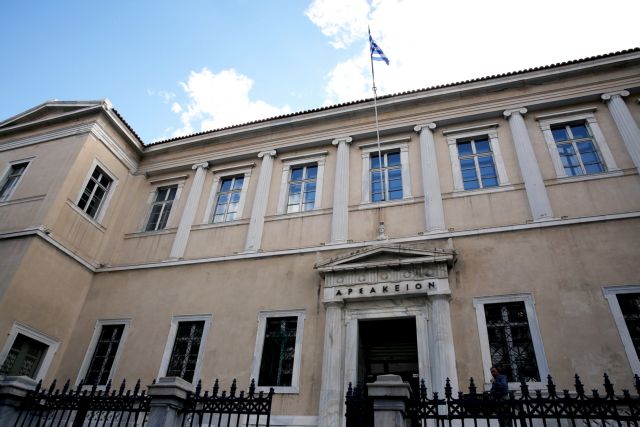 Council of State reconvenes to debate television licenses | tovima.gr