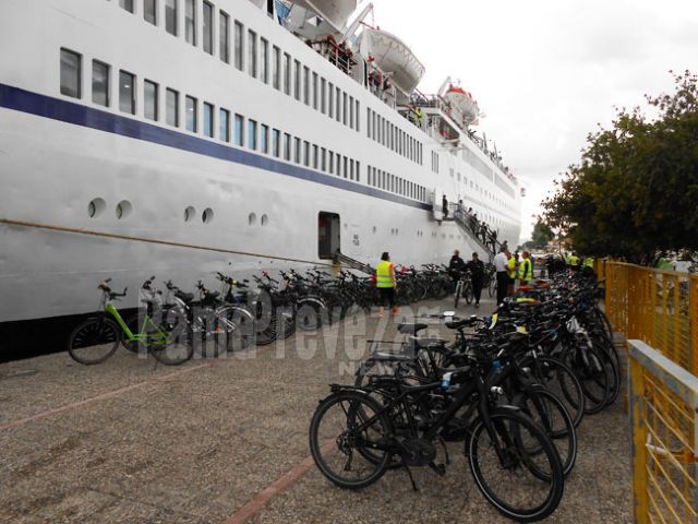 Πρέβεζα: Κρουαζιερόπλοιο αποβίβασε… 320 ποδηλάτες! | tovima.gr