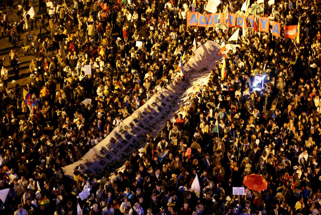 Παρατείνει ο πρόεδρος της Κολομβίας την παύση πυρός με τις FARC