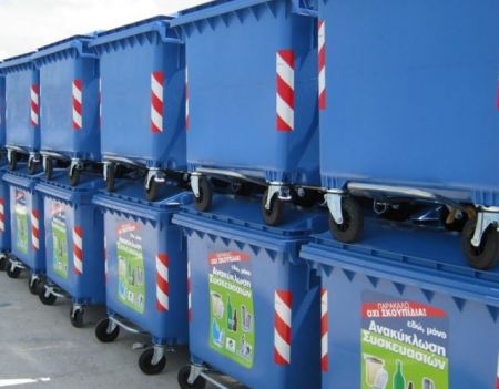 «Έφυγαν» οι κάδοι σκουπιδιών από τη Διονυσίου Αρεοπαγίτου