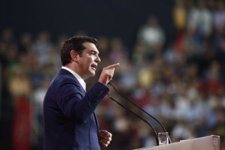 Κυριαρχία Τσίπρα σε κλίμα φθοράς