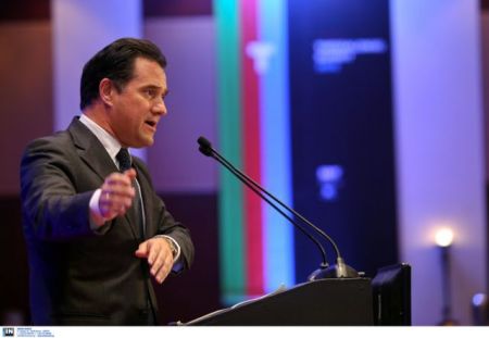 Η… επανάσταση του Αδωνη στην Αβάνα