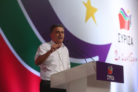 Ο Κούντερα, ο Τσακαλώτος και οι… Θερμοπύλες της ΔΕΗ