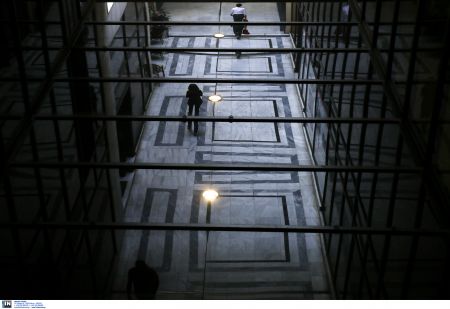 Ενα στα δύο νοικοκυριά δεν πληρώνει λογαριασμούς και ζει χωρίς θέρμανση