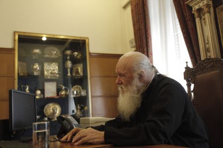 Επίθεση Ιερώνυμου κατά κυβέρνησης και πολιτικού κόσμου