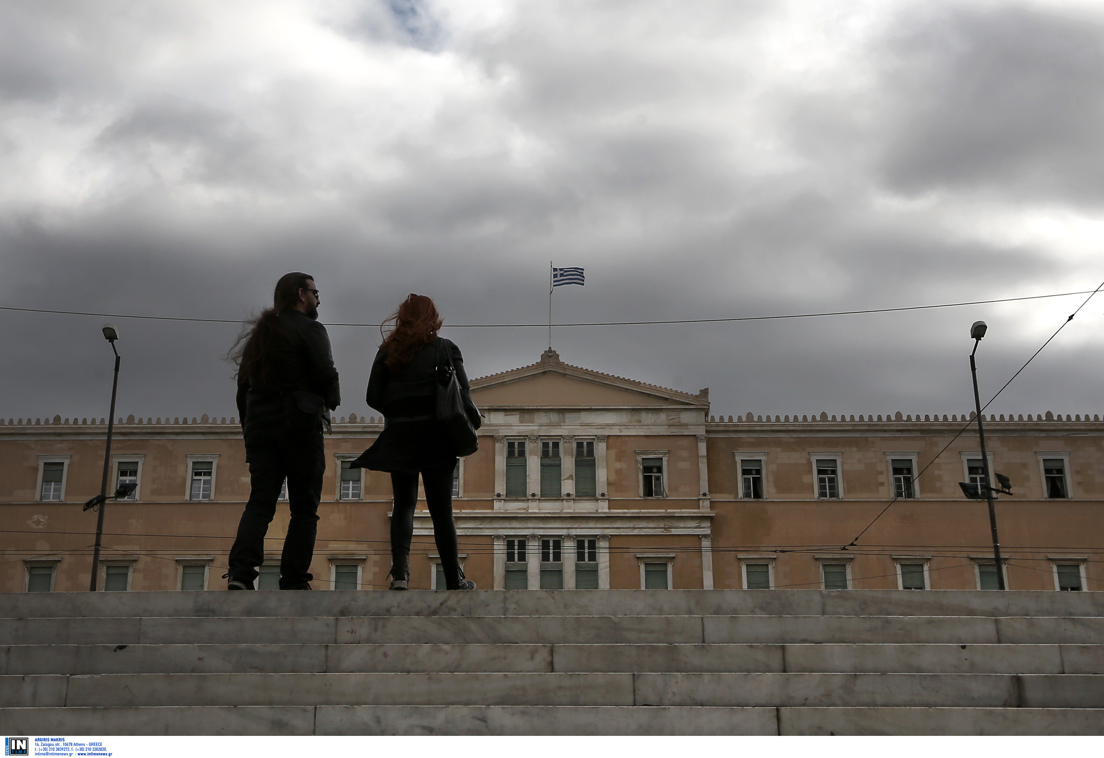 Γραφείο Προϋπολογισμού Βουλής: Η Ελλάδα έχει παγιδευτεί στο υφεσιακό σπιράλ