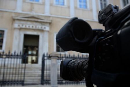 Νέες εποχές: Επικίνδυνα παιχνίδια για τη Δημοκρατία