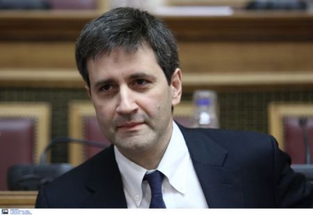 Χουλιαράκης: «Ιδιαιτέρως ανήσυχος» για Τραμπ