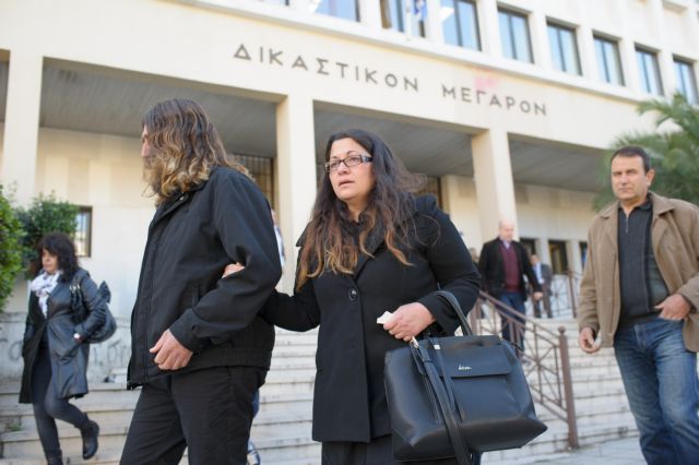 Με τις καταθέσεις των γονιών του Β. Γιακουμάκη ξεκίνησε η δίκη | tovima.gr