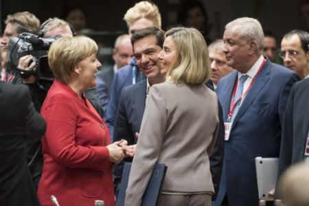 Υποσχέσεις για το χρέος με διαιτητή τον Σόιμπλε