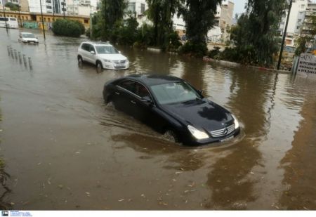 Στο έλεος της κακοκαιρίας η χώρα, προβλήματα σε πολλές περιοχές