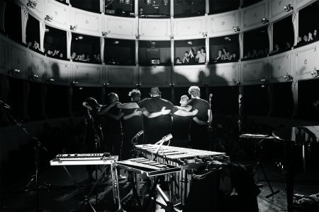 Στην Ερμούπολη με τον Theodore