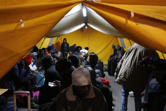 Απαγόρευση βραδινής εξόδου στους αιτούντες άσυλο