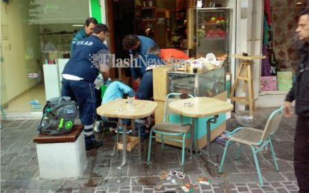 Πυροβόλησε στη μέση του δρόμου την εν διαστάσει σύζυγό του