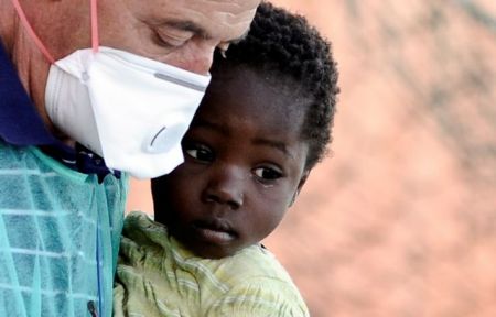 Προσφυγικό δράμα στη Μεσόγειο: «Μας ανέβασαν σε χαλασμένα σκάφη»