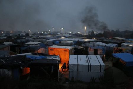 Το ένα τρίτο όσων ήταν στο Καλαί έχουν φύγει, συνεχίζεται η επιχείρηση
