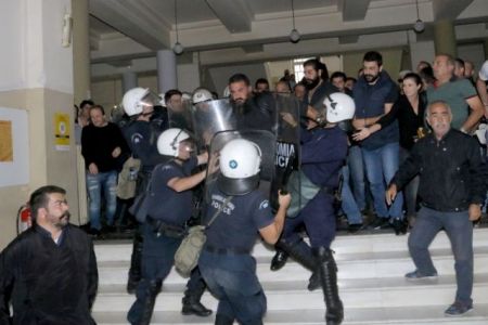 Ενταση στα δικαστήρια Ηρακλείου – Φυγαδεύτηκε κατηγορούμενος για φόνο