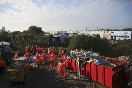 Ξεκίνησε η κατεδάφιση του καταυλισμού στη «ζούγκλα» του Καλαί