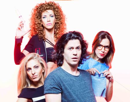 Αλμοδοβαρικό χιούμορ επί σκηνής στην κωμωδία Tres