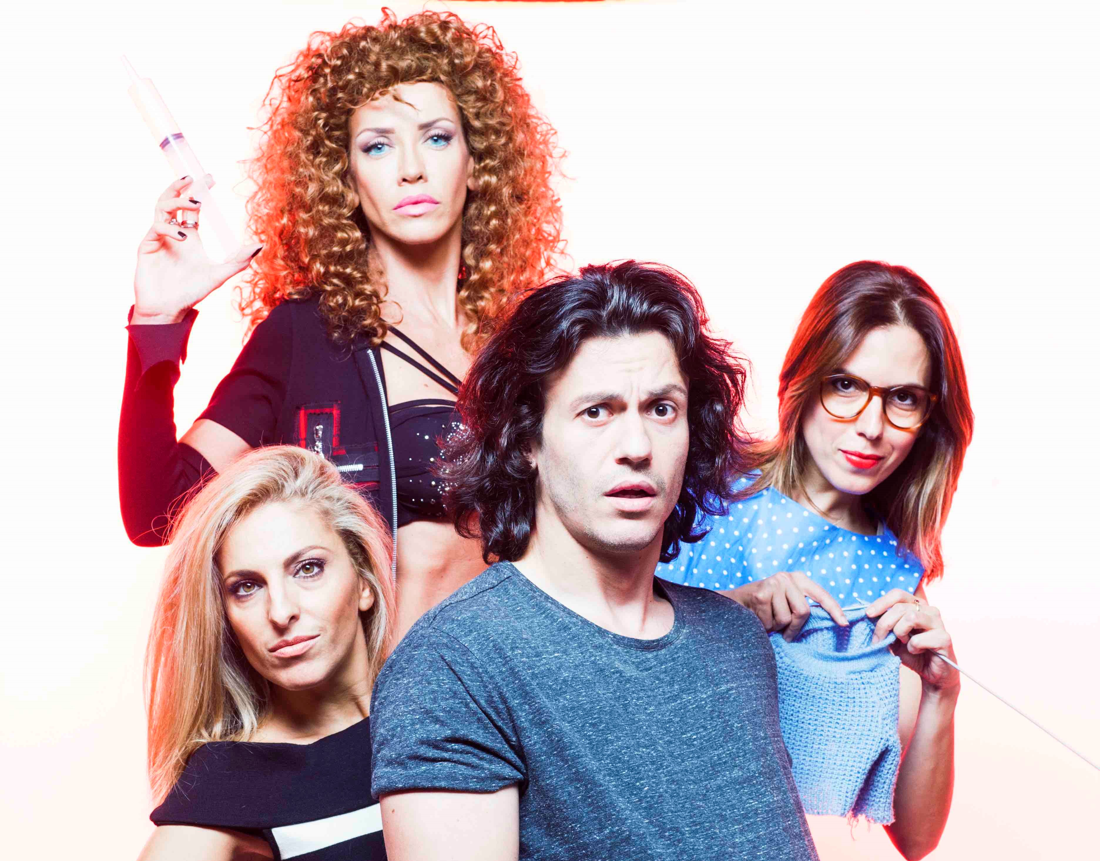 Αλμοδοβαρικό χιούμορ επί σκηνής στην κωμωδία Tres