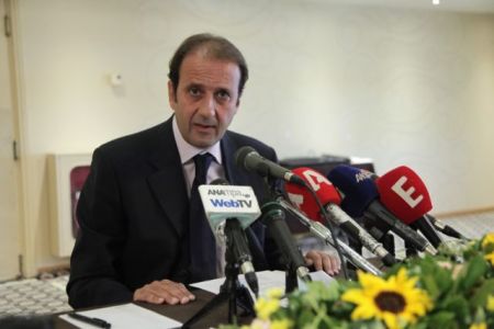 Λαζαράτος: Αυτά που ετοιμάζει η κυβέρνηση είναι επίσης αντισυνταγματικά