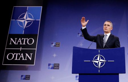 ΝΑΤΟ: Ζητεί διάλογο με τη Ρωσία – Συμφωνία με Τραμπ στην άμυνα