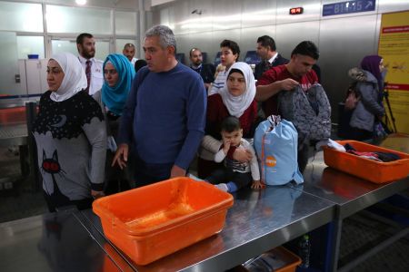 Μουζάλας: Στις αρχές του 2017 θα αρχίσει η μεταφορά προσφύγων στην Κρήτη