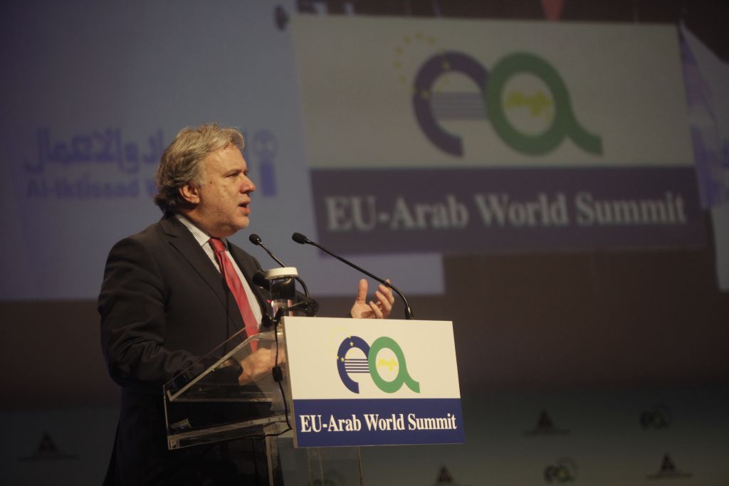 Κατρούγκαλος: Πρέπει να ξαναδούμε μερικά επιδόματα