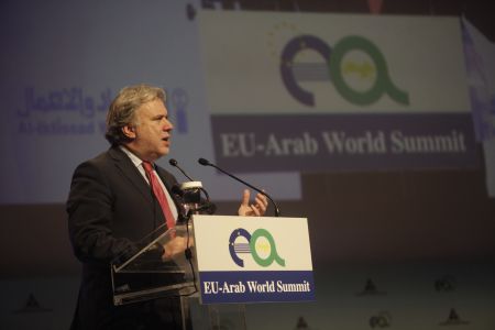 Κατρούγκαλος: Πρέπει να ξαναδούμε μερικά επιδόματα